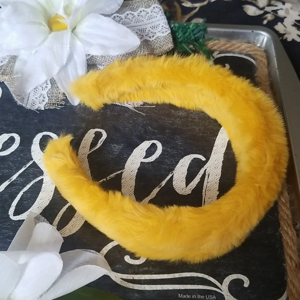 Women's/girls small fur yellow headband new never worn.
